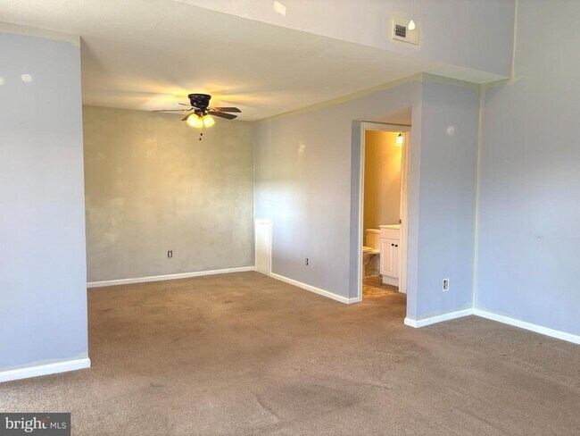 Building Photo - 2502 Thistledown Ct