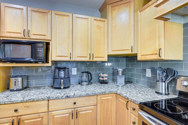 Building Photo - 8411 Brixton