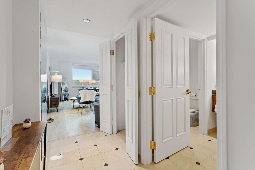 Building Photo - 810 Pacific Ave