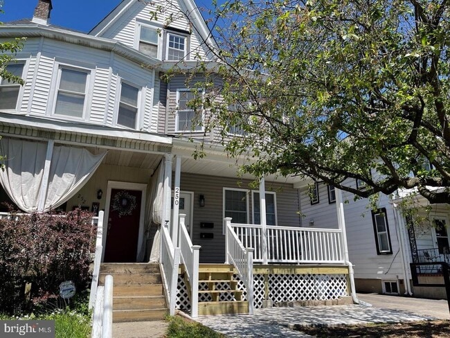 Building Photo - 250 W Bridge St