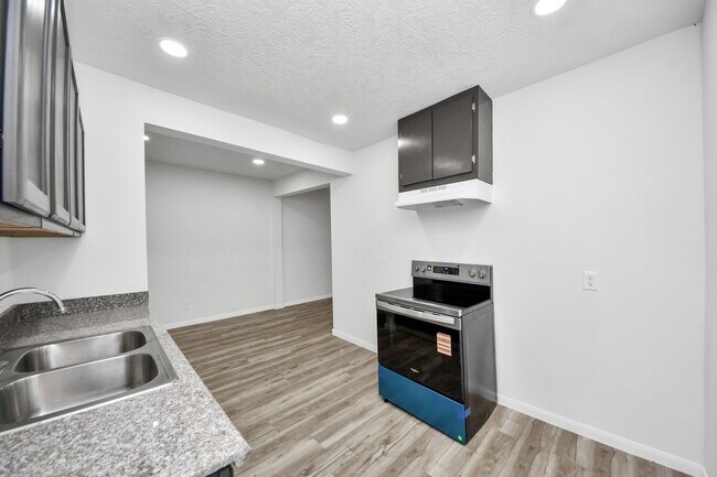 Building Photo - 7021 Canal St