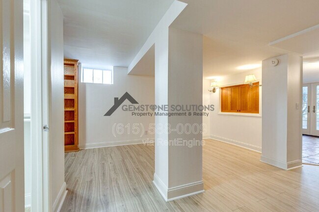 Building Photo - 502 32nd Ave S