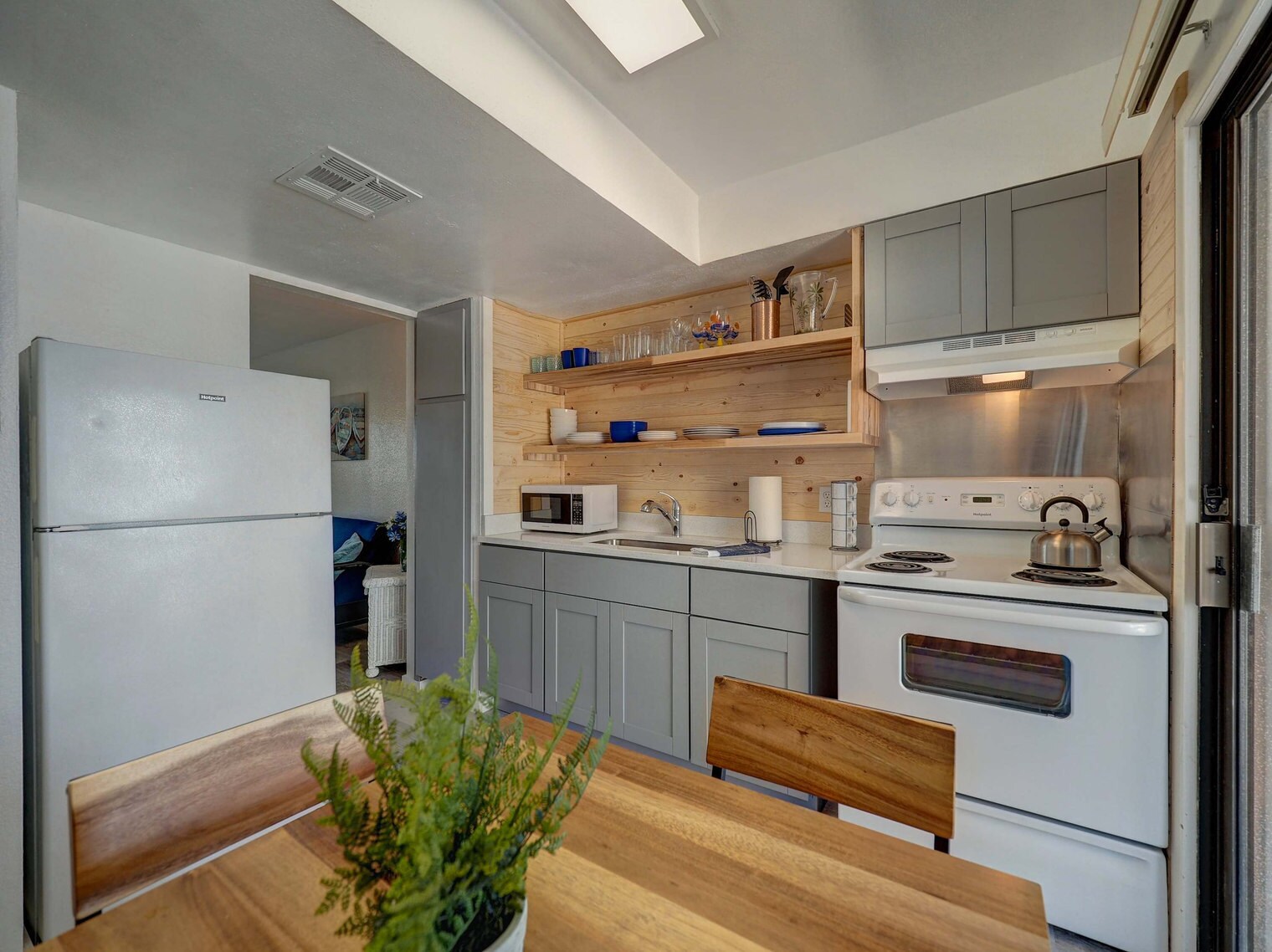 Building Photo - 14898 Granada Dr