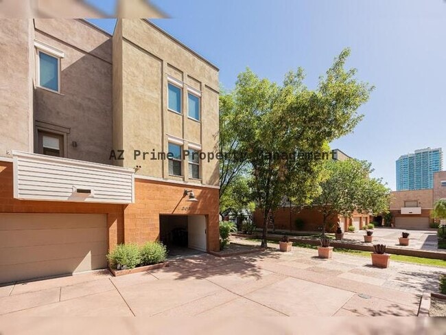 Building Photo - 563 W 6th St