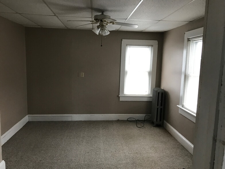 Building Photo - 130 Mooney St