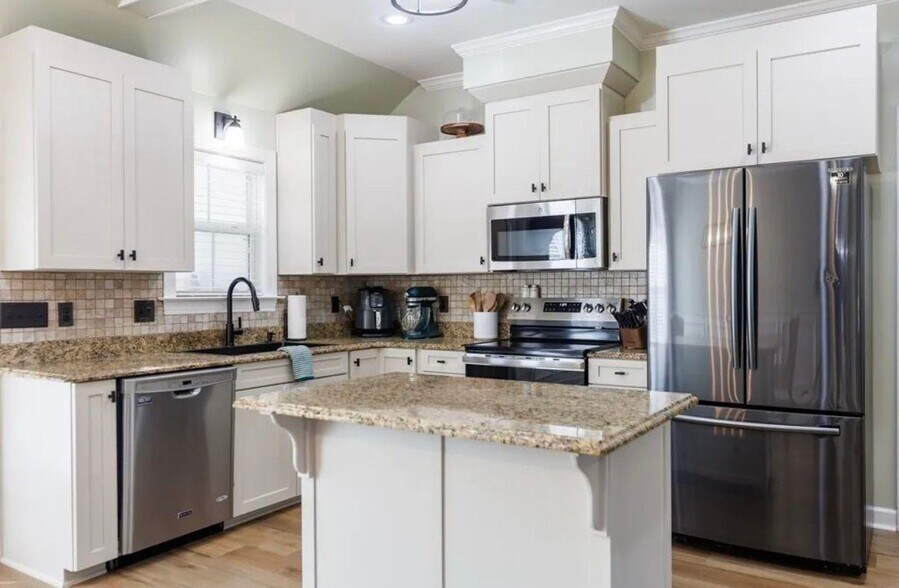 Building Photo - 901 Sugarberry Dr