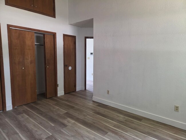 Building Photo - 1504 W Mann Ave