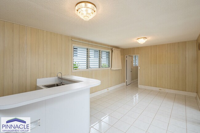 Building Photo - 378 Anolani St