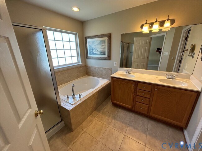 Building Photo - 1307 Village Views Dr