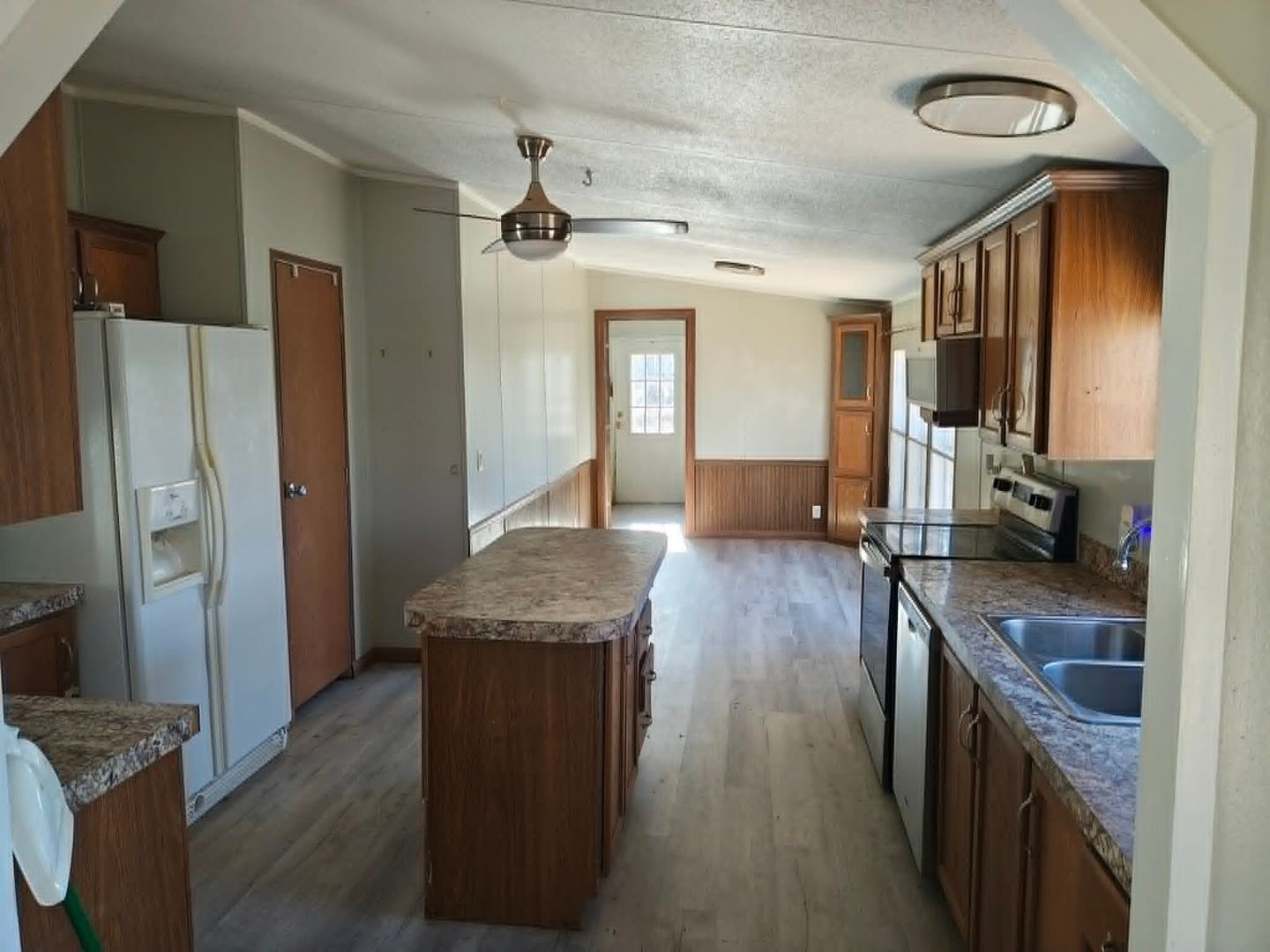 Building Photo - 15500 Low Gap Rd