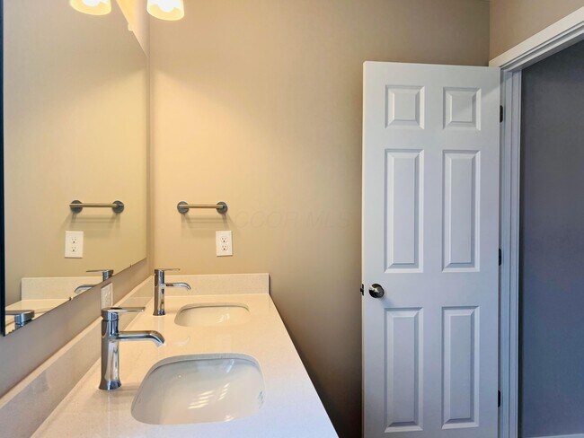 Building Photo - 7101 Unitas Lp