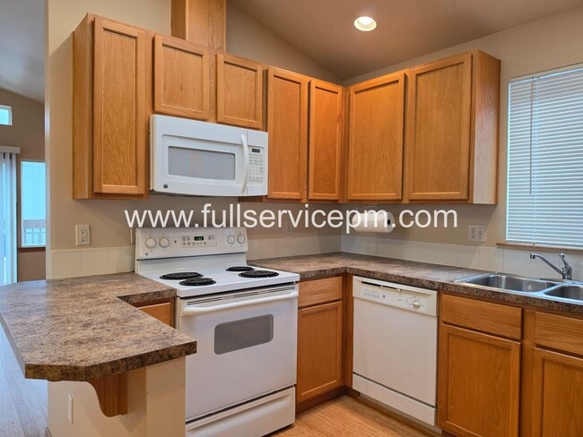 Building Photo - Private Drive Townhome Near Stone Ave N | 3 Bed, 2 Bath, 2-Car Garage, Deck + Fenced Yard