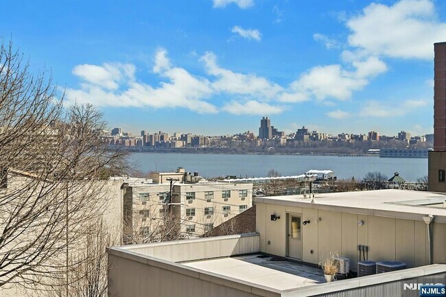 Building Photo - 30 Columbia Terrace