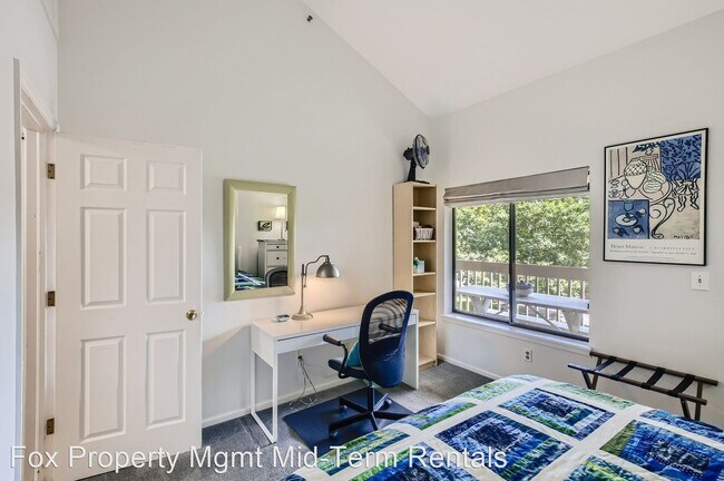 Building Photo - 2 br, 2 bath House - 565 Manhattan Dr #202
