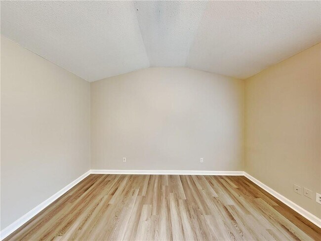 Building Photo - 276 Village Dr