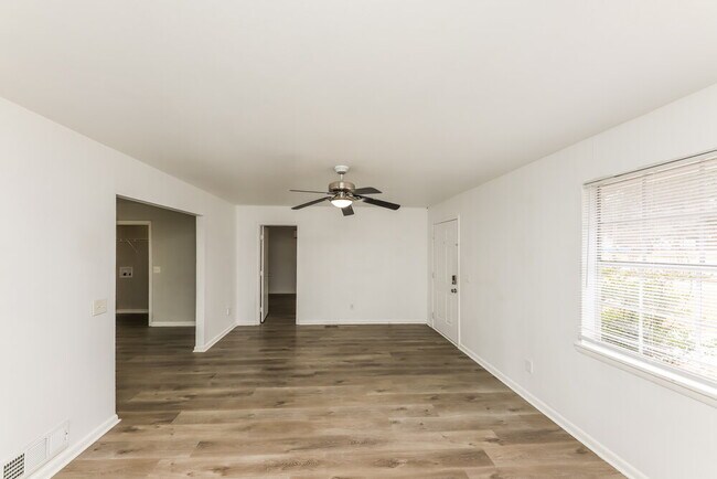 Building Photo - 4230 Senoa Dr