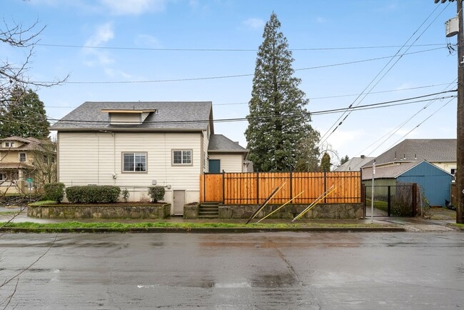 Building Photo - $2845/mo - 3 Bed/2 Bath Updated Home in the Heart of the Alberta Arts District!