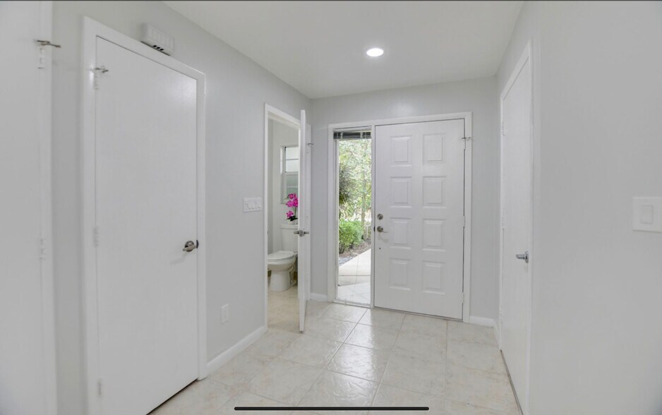 Building Photo - 5286 Sapphire Vly