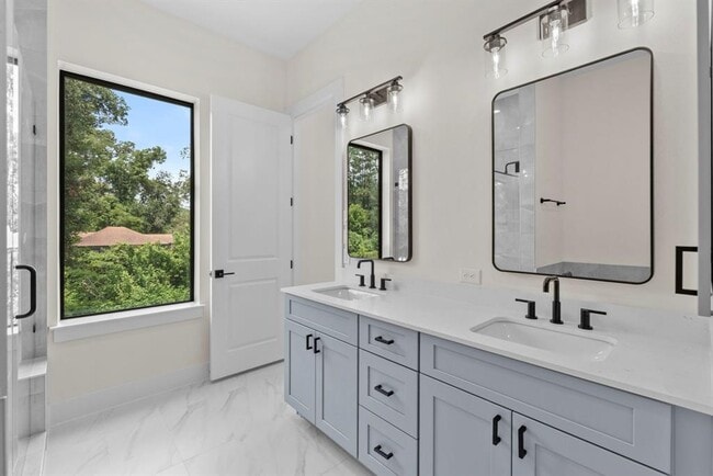 Building Photo - 6139 W Forest Dr