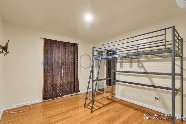 Building Photo - 655 Brockhurst St