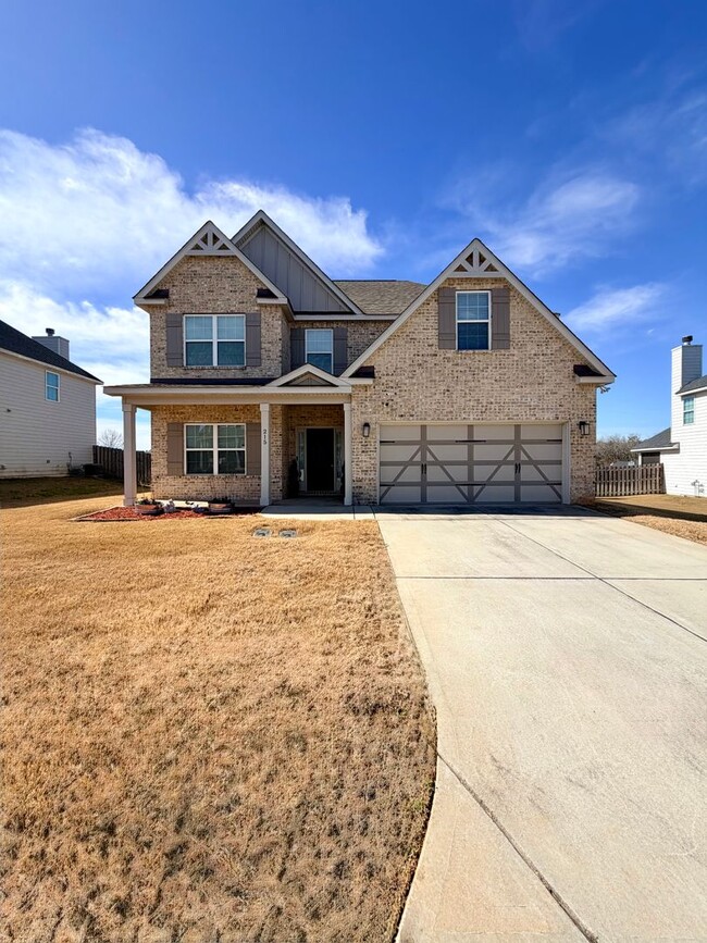 Building Photo - 215 Shoshone Cir