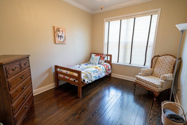 Building Photo - Cozy Midtown 3 Bed / 2 Bath Retreat!