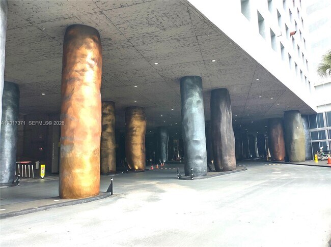 Building Photo - 465 Brickell Ave