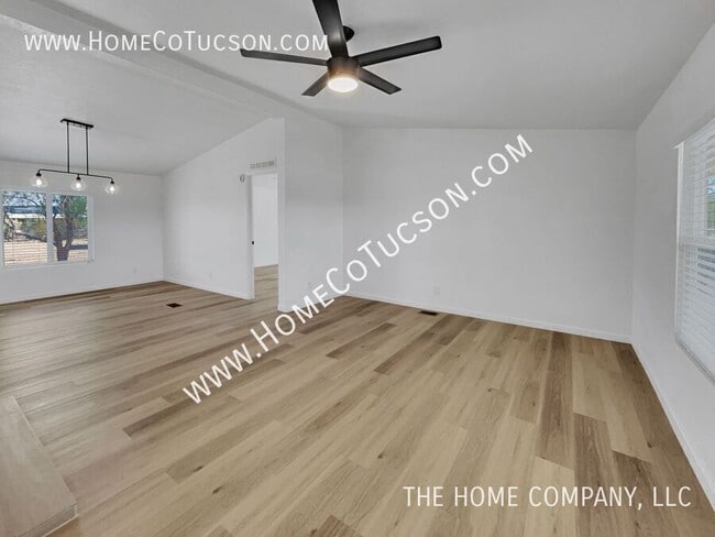 Building Photo - 9630 W Calle Cibeque