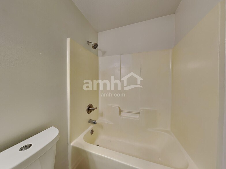 Building Photo - 200 Kingscreek Dr