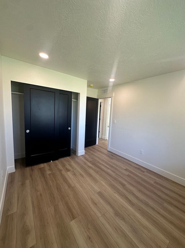 Building Photo - Style and Class....2 Bedroom, 1 bath , 1 C...