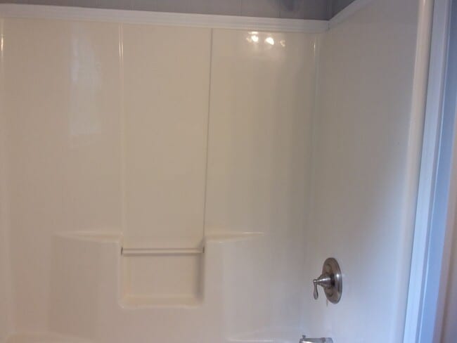 Building Photo - 3 Bedroom 1 Bath Home Recently Updated