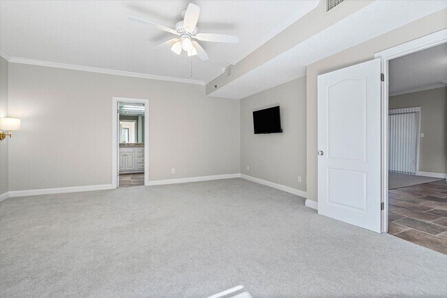 Building Photo - GREAT COMMUTE & AMENITIES