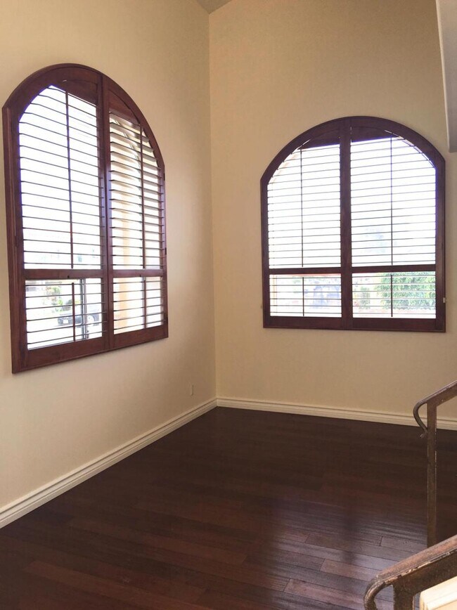 Building Photo - 2022 Plant Ave