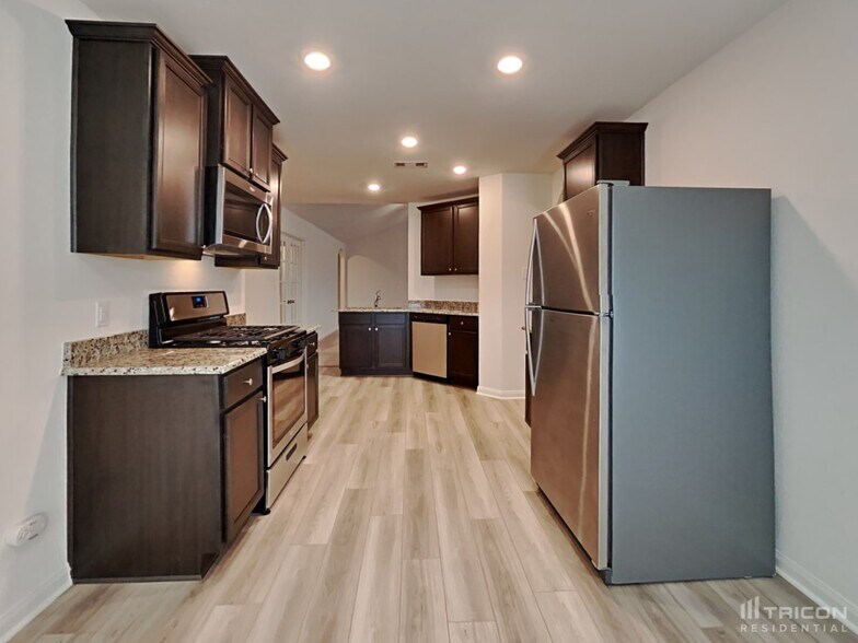 Building Photo - 23020 Shakespeare Dr