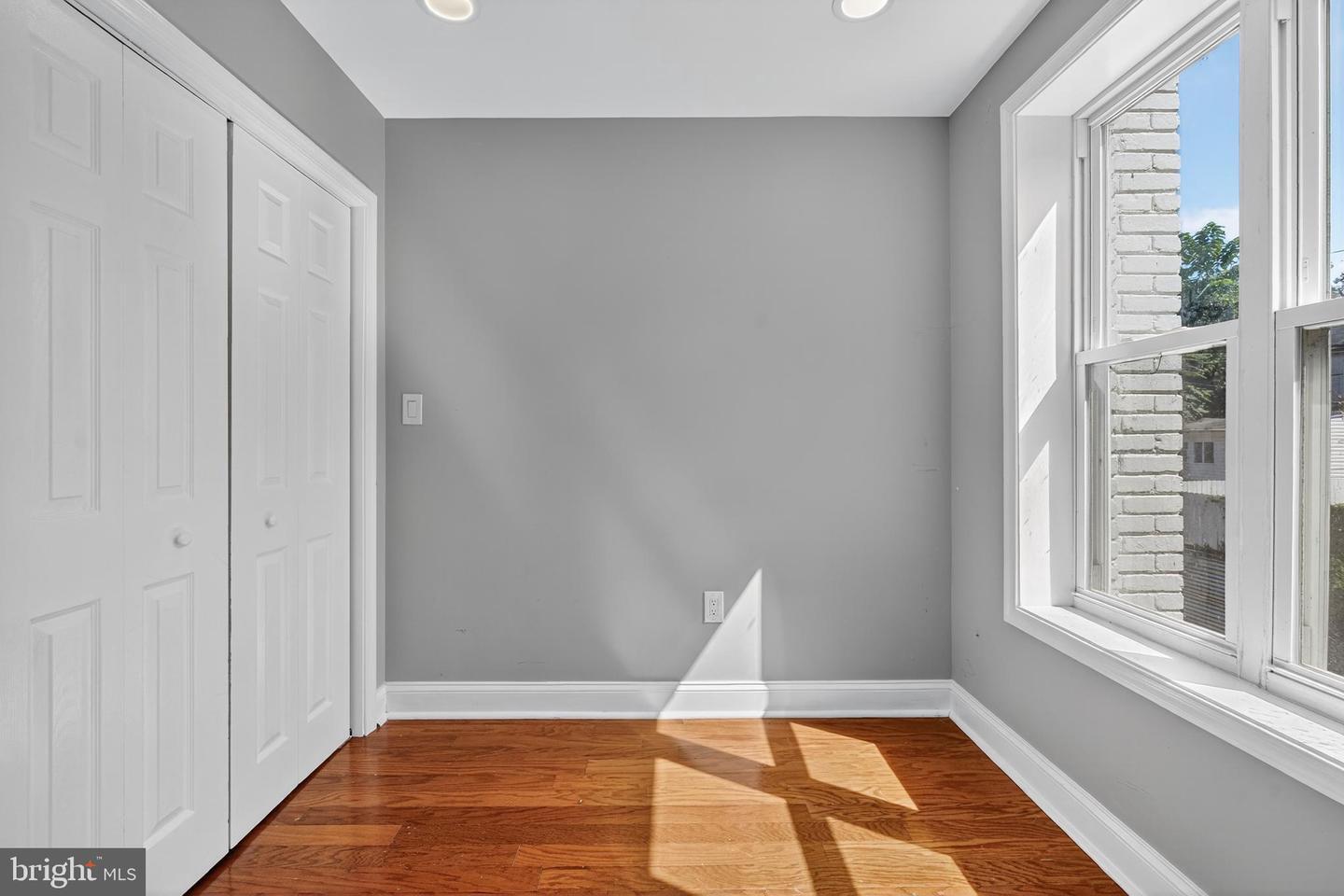 Building Photo - 313 Parkland Pl SE