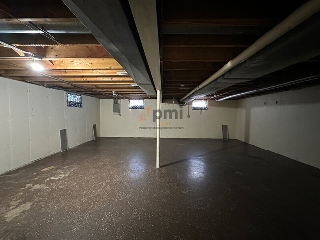 Building Photo - 334 Little John Dr