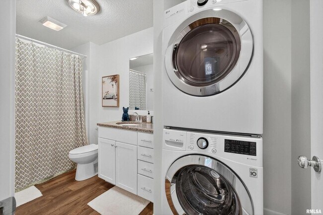 Building Photo - 4833 Lauren Ln