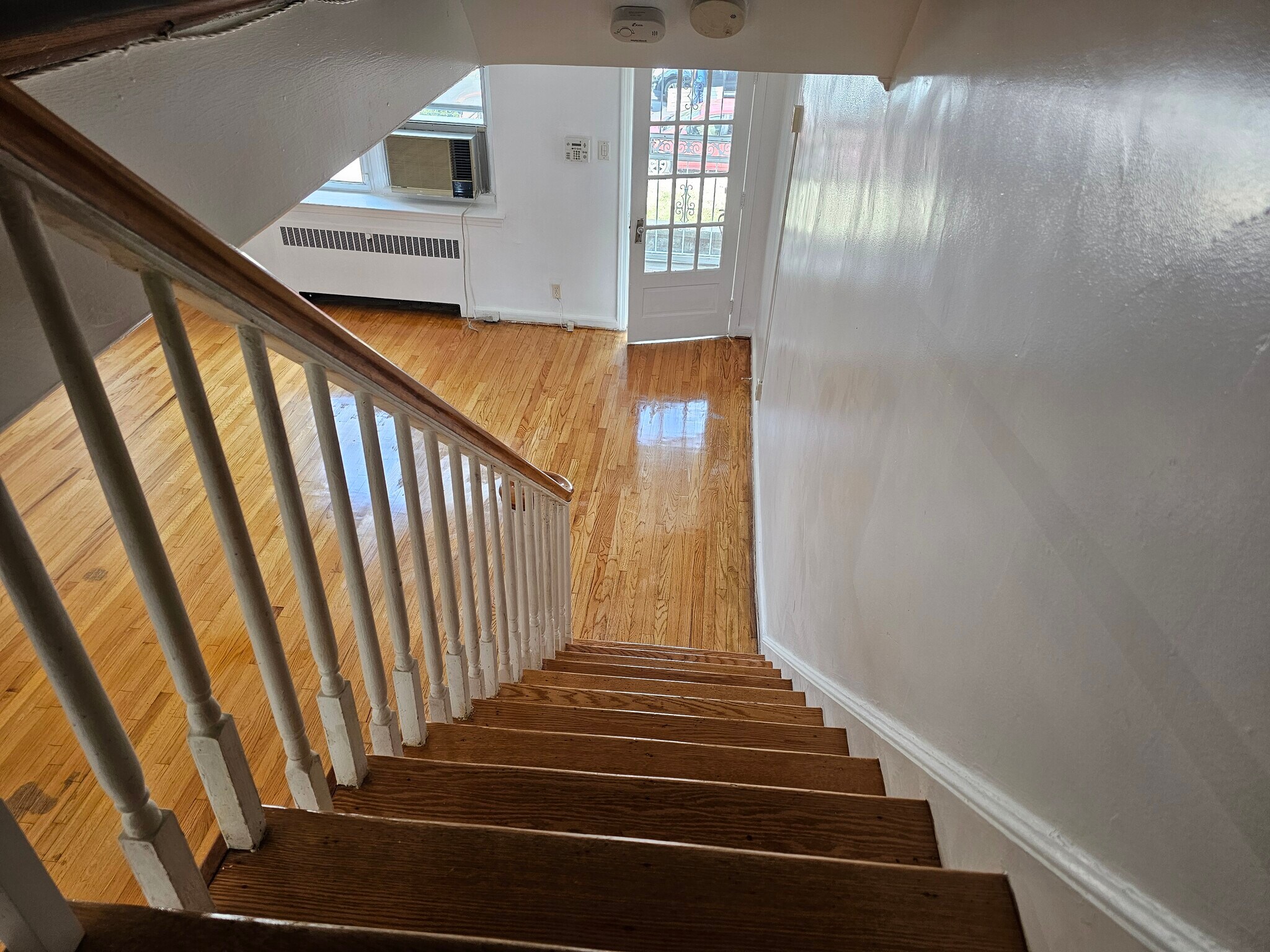 Internal view of front entrance - 1268 Stirling St