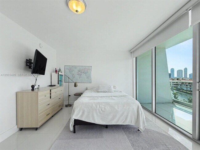 Building Photo - 2950 NE 188th St