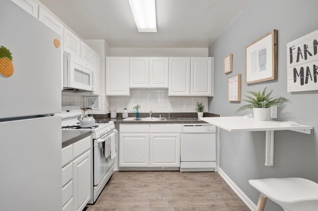 Building Photo - Willow Run at Mark Center Apartment Homes