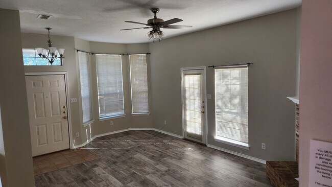 Building Photo - 2016 Lee Dr