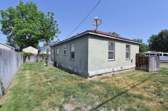 Building Photo - 1311 4th St N