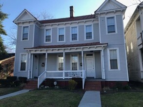 Building Photo - Cute Three Bedroom One and a Half Bath  Duplex in Historic Port Norfolk