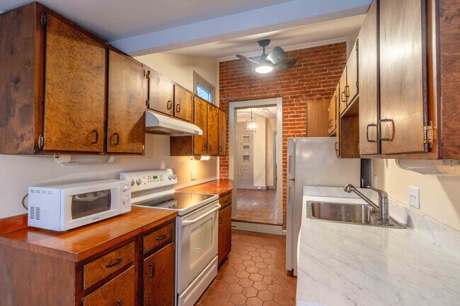 Building Photo - 2 bed/1 bath Townhome in WC Boro w/Off Street Parking