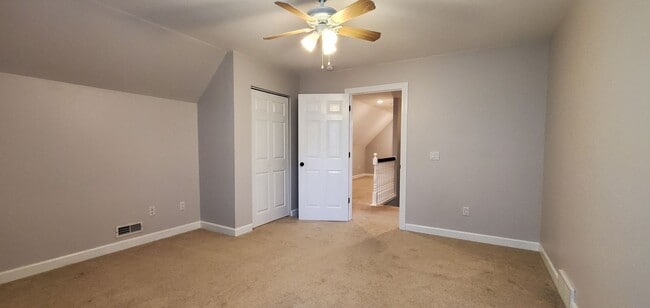 Building Photo - Spacious 5 Bedroom Executive Level Home