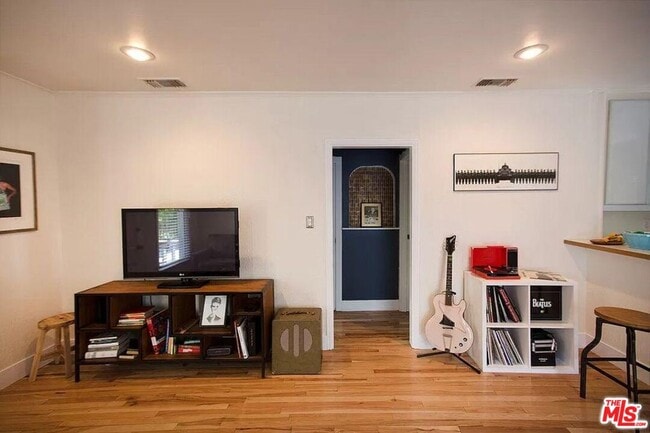 Building Photo - 2232 Allesandro St