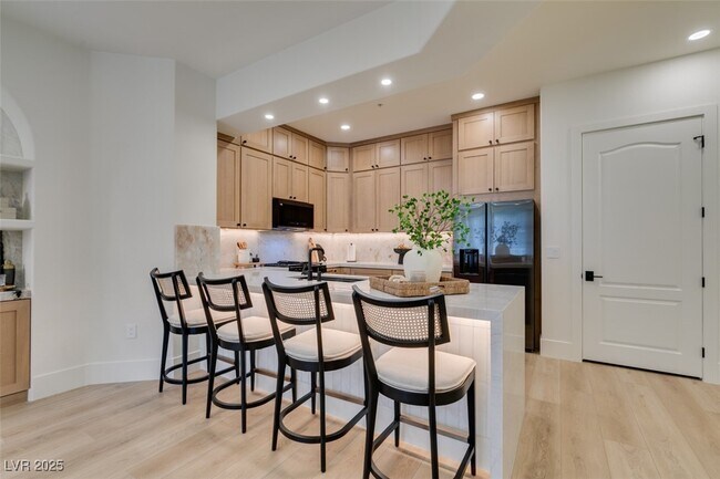 Building Photo - 32 E Serene Ave