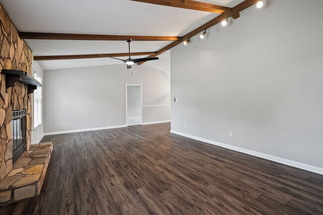 Building Photo - 1028 SE Kinsey Dr