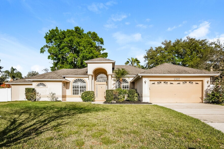 Primary Photo - 1307 Countryridge Pl