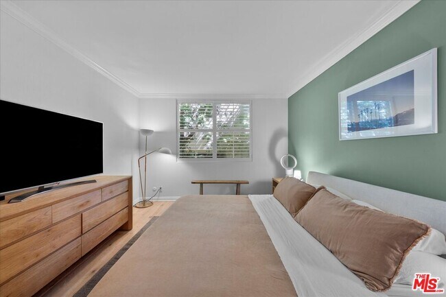 Building Photo - 927 Kings Rd